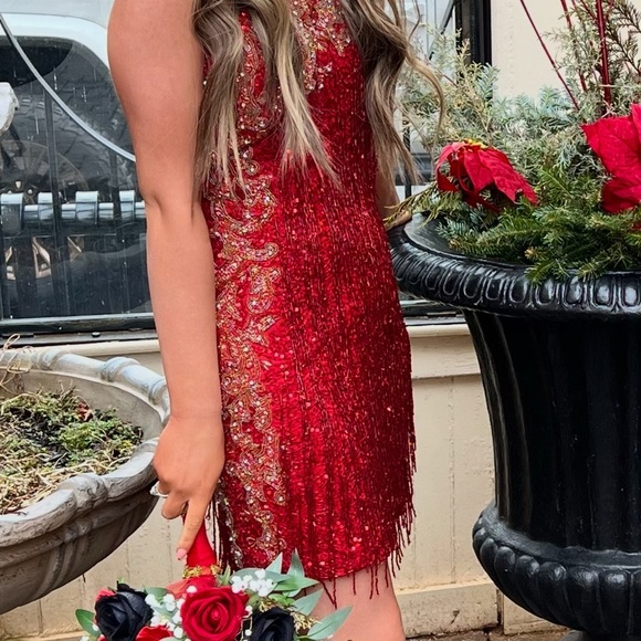 Elegant Red One-Shoulder Dress - Picture 5 of 7